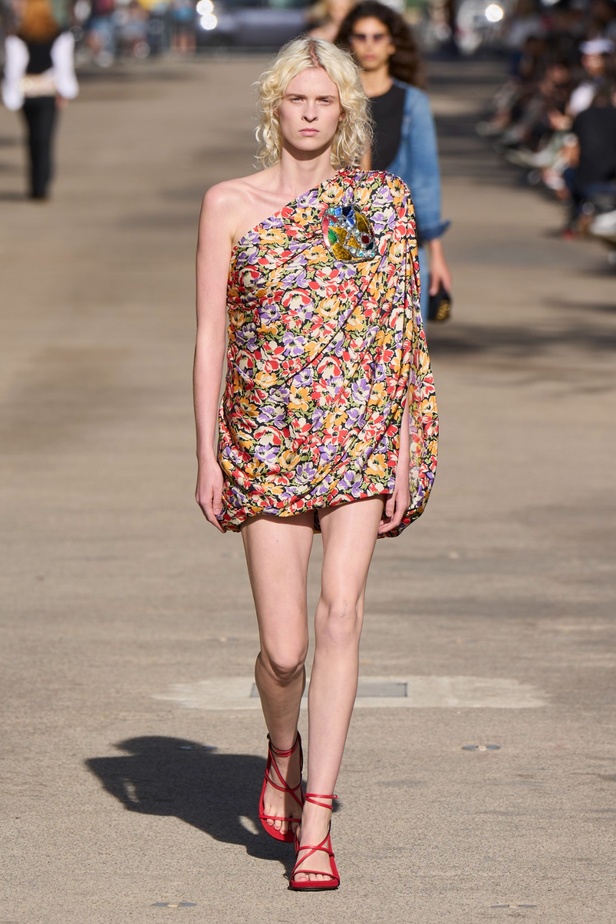 مجموعة STELLA MCCARTNEY لربيع وصيف 2024