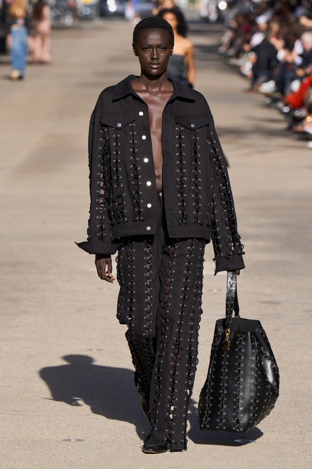 مجموعة STELLA MCCARTNEY لربيع وصيف 2024