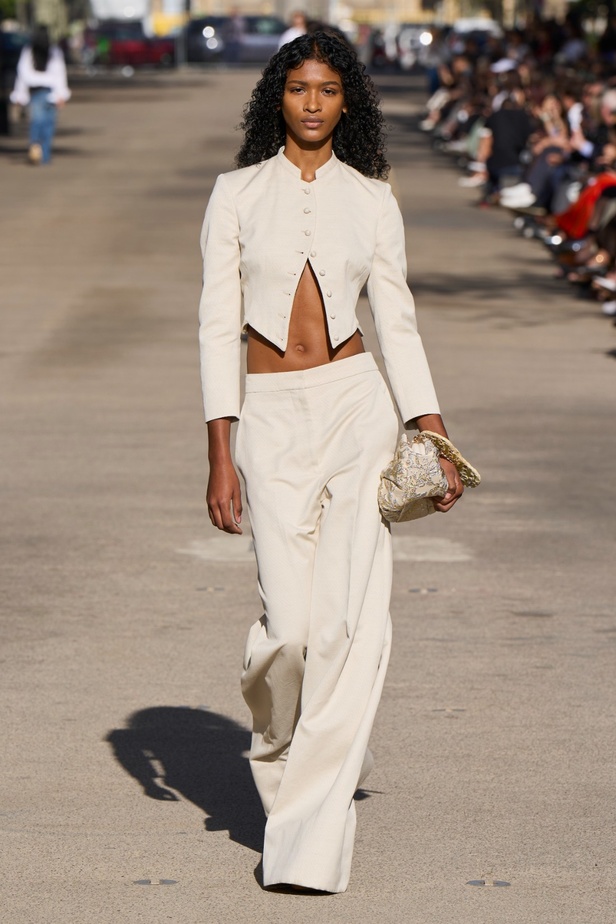 مجموعة STELLA MCCARTNEY لربيع وصيف 2024