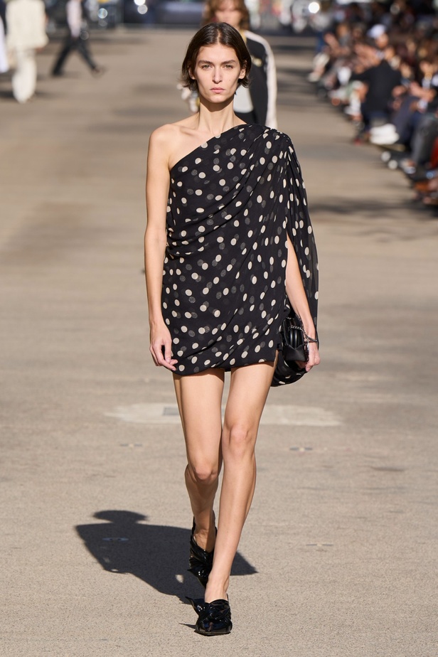 مجموعة STELLA MCCARTNEY لربيع وصيف 2024