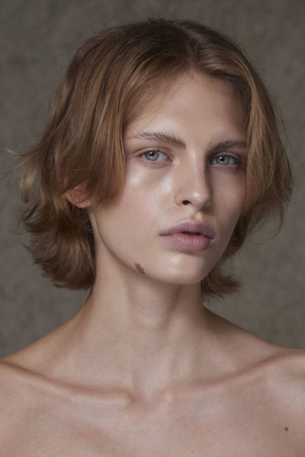 Stella McCartney تستولي على سوق باريس لتقديم مجموعة مسؤولة بنسبة 95% لربيع وصيف 2024 