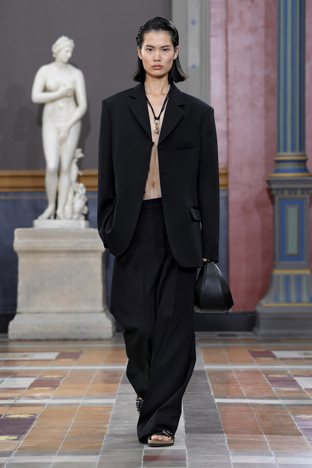 مجموعة Valentino LÉcole لربيع وصيف 2024