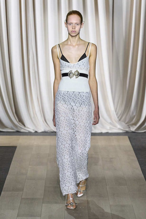 مجموعة Giambattista Valli لصيف 2024