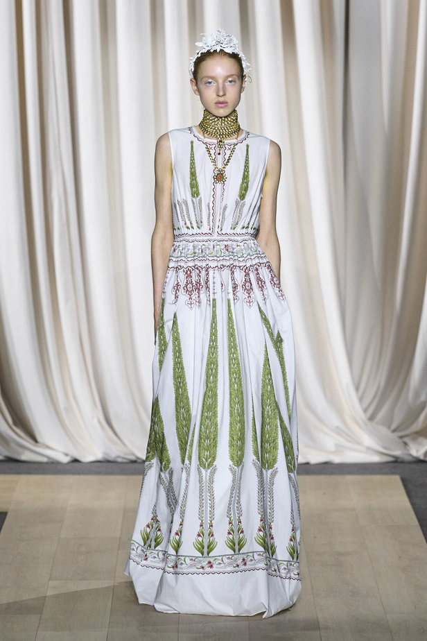 مجموعة Giambattista Valli لصيف 2024