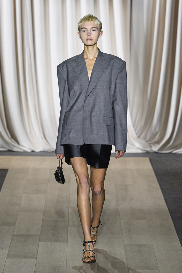 مجموعة Giambattista Valli لصيف 2024