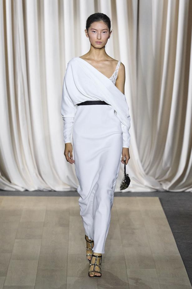 مجموعة Giambattista Valli لصيف 2024