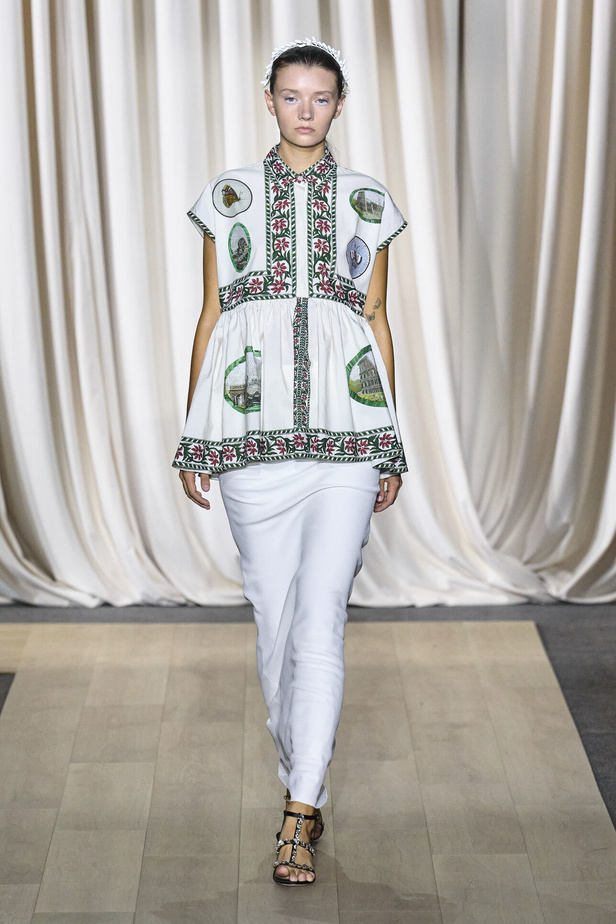 مجموعة Giambattista Valli لصيف 2024