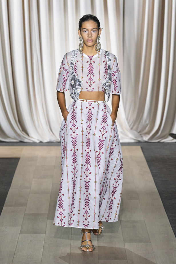 مجموعة Giambattista Valli لصيف 2024