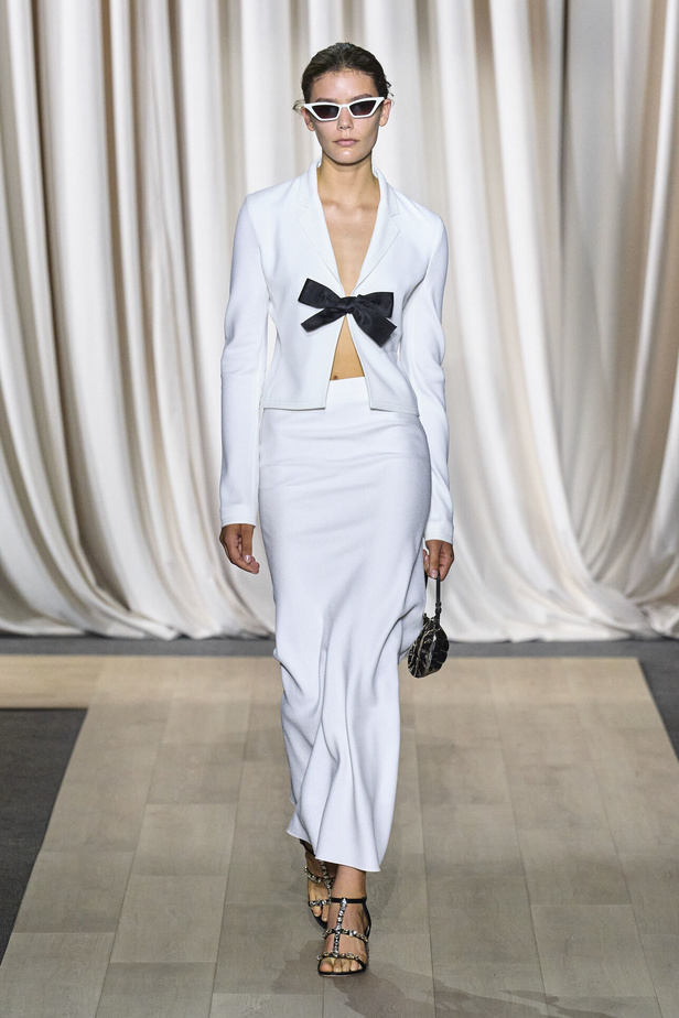 مجموعة Giambattista Valli لصيف 2024