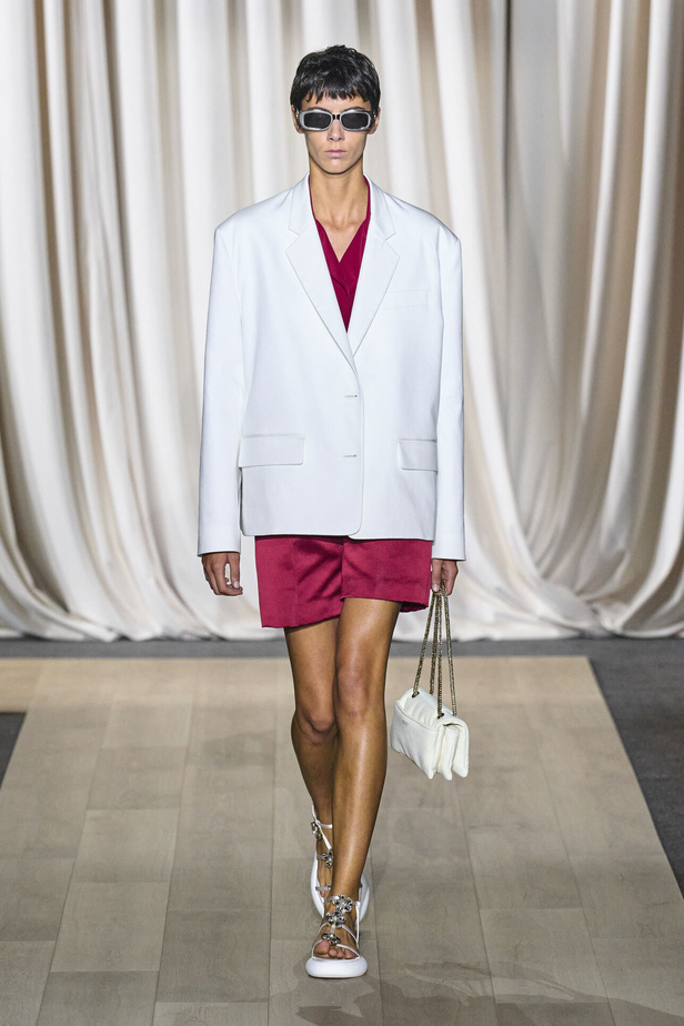 مجموعة Giambattista Valli لصيف 2024