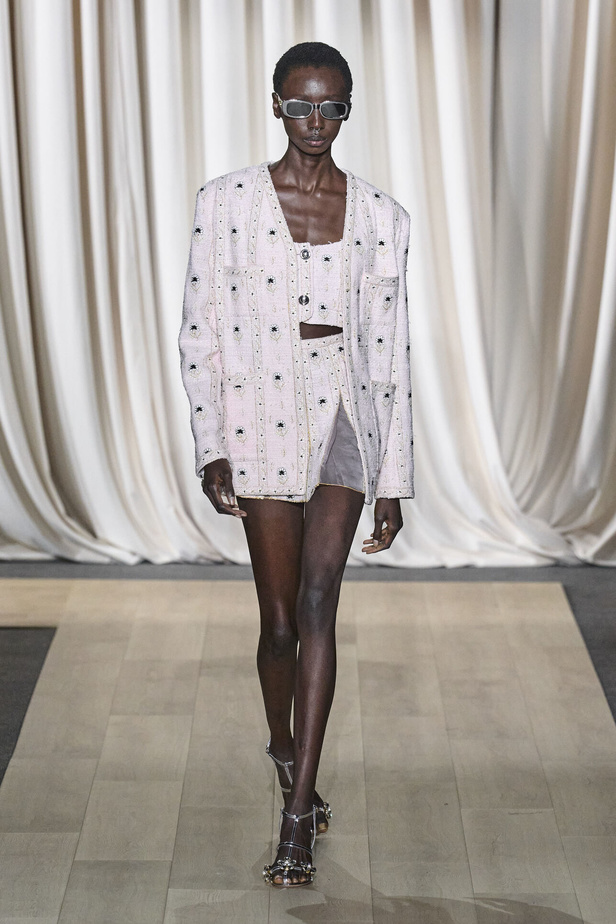 مجموعة Giambattista Valli لصيف 2024