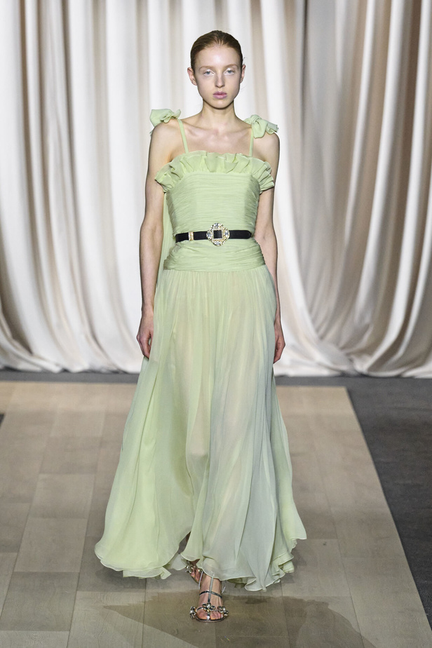 مجموعة Giambattista Valli لصيف 2024