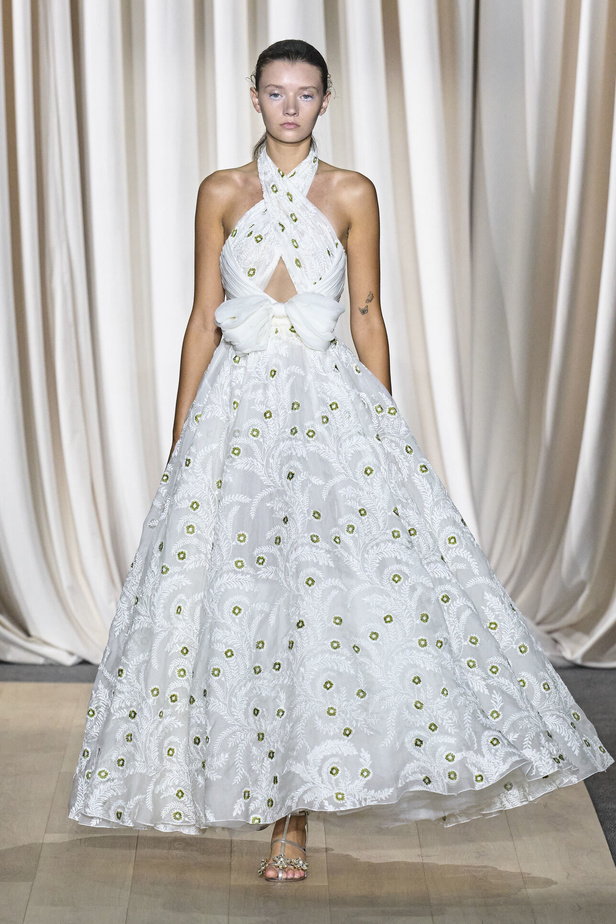 مجموعة Giambattista Valli لصيف 2024