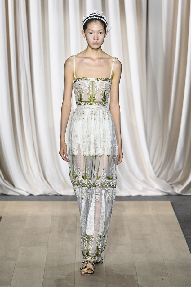 مجموعة Giambattista Valli لصيف 2024