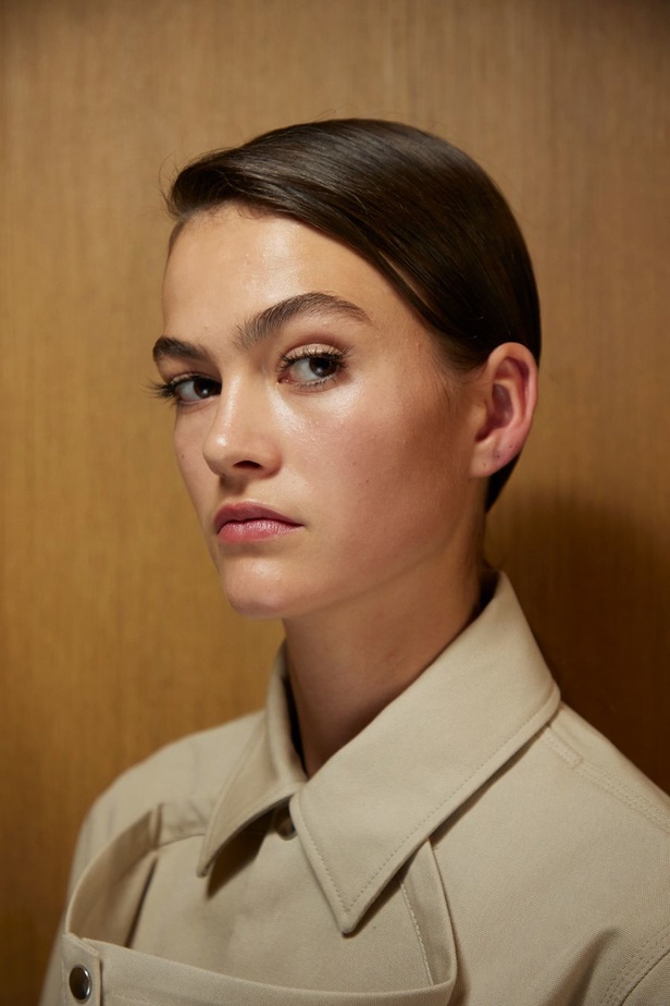 مجموعة فيكتوريا بيكهام لربيع وصيف 2024... ملابس الباليه تتحوّل إلى إطلالات أنيقة 