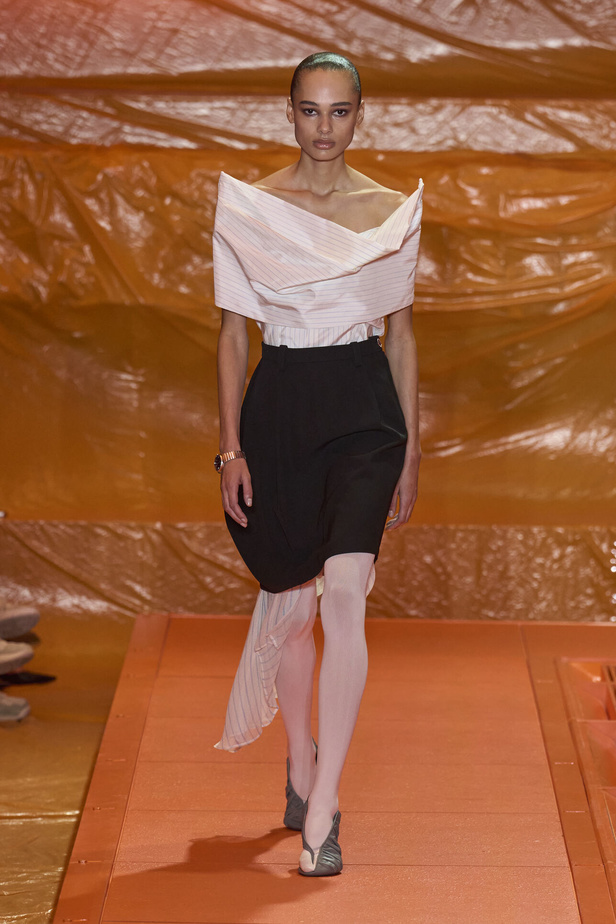 مجموعة Louis Vuitton لربيع وصيف 2024 تضيف الفخامة والتألق على عروض باريس