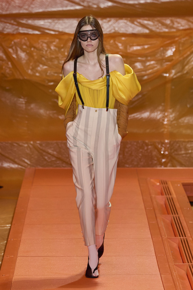 مجموعة Louis Vuitton لربيع وصيف 2024 تضيف الفخامة والتألق على عروض باريس