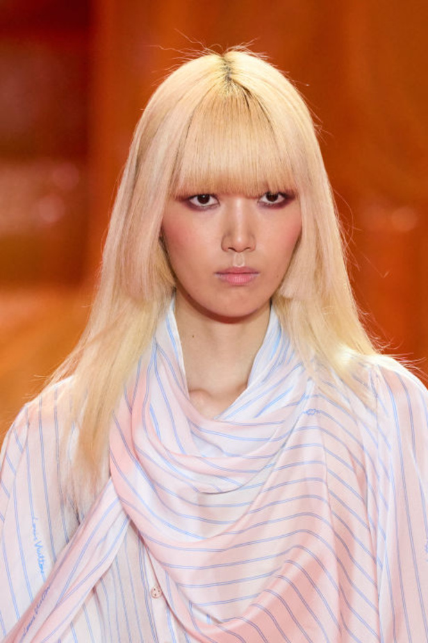 مجموعة Louis Vuitton لربيع وصيف 2024 تضيف الفخامة والتألق على عروض باريس