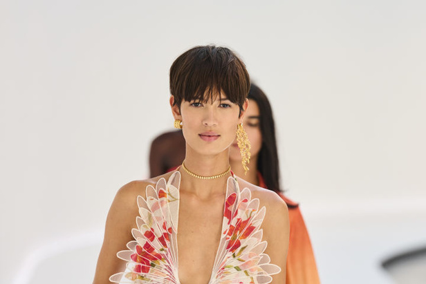 Zimmermann تطلق مجموعتها لربيع وصيف 2024 في باريس… ألوان الباستيل تصدرت المشهد