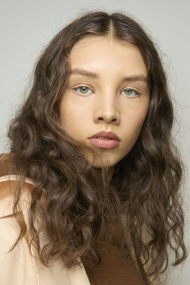 Zimmermann تطلق مجموعتها لربيع وصيف 2024 في باريس… ألوان الباستيل تصدرت المشهد