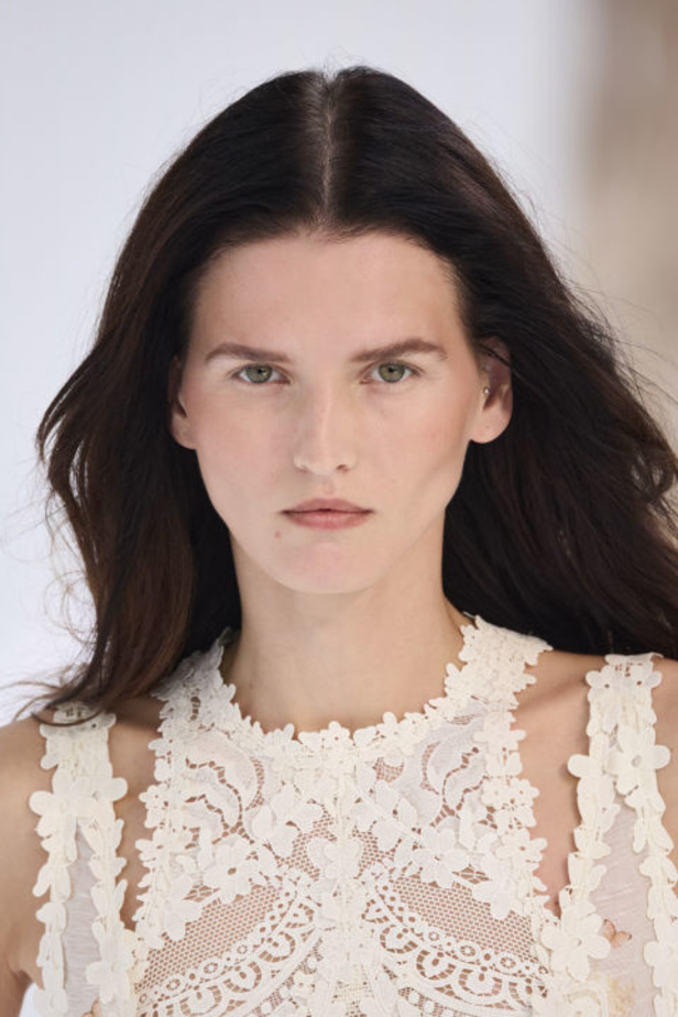 Zimmermann تطلق مجموعتها لربيع وصيف 2024 في باريس… ألوان الباستيل تصدرت المشهد