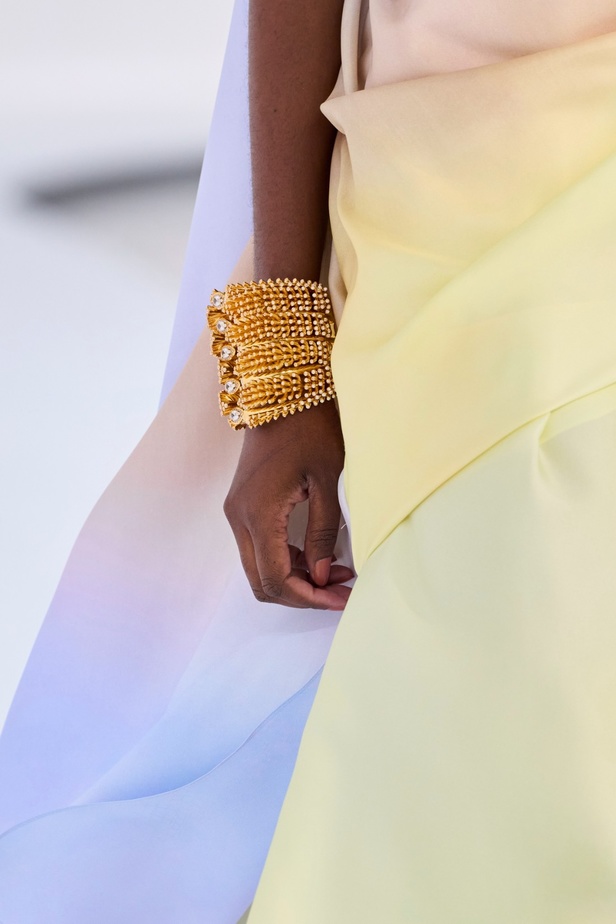 Zimmermann تطلق مجموعتها لربيع وصيف 2024 في باريس… ألوان الباستيل تصدرت المشهد