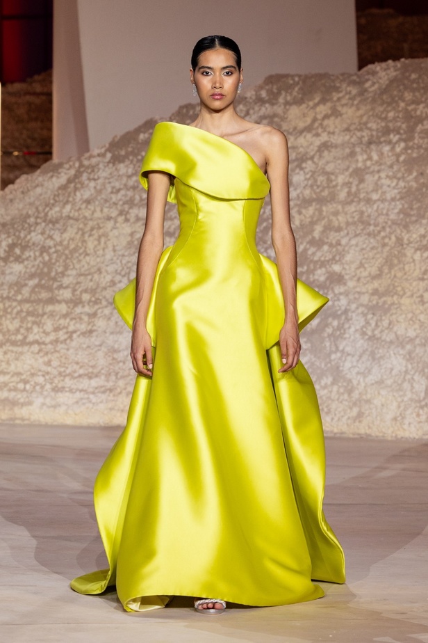 مجموعة المصمم عدنان أكبر 