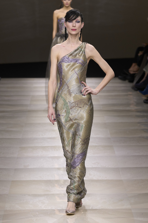 Armani Privè ربيع وصيف 2024 للأزياء الراقية... يتلاعب المصمم الأسطوري بالـكوتور ليوسع معانيه ويكسر دائرة إلهامه لِيخاطب امرأة العالم من الغرب الى الشرق