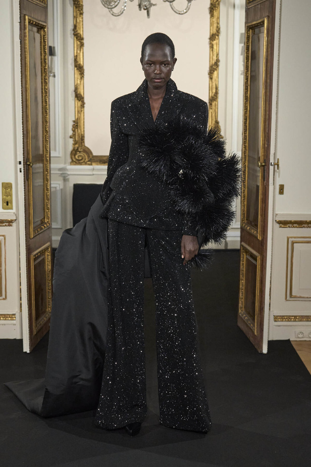 مجموعة Ashi Studio لربيع وصيف 2024 في باريس