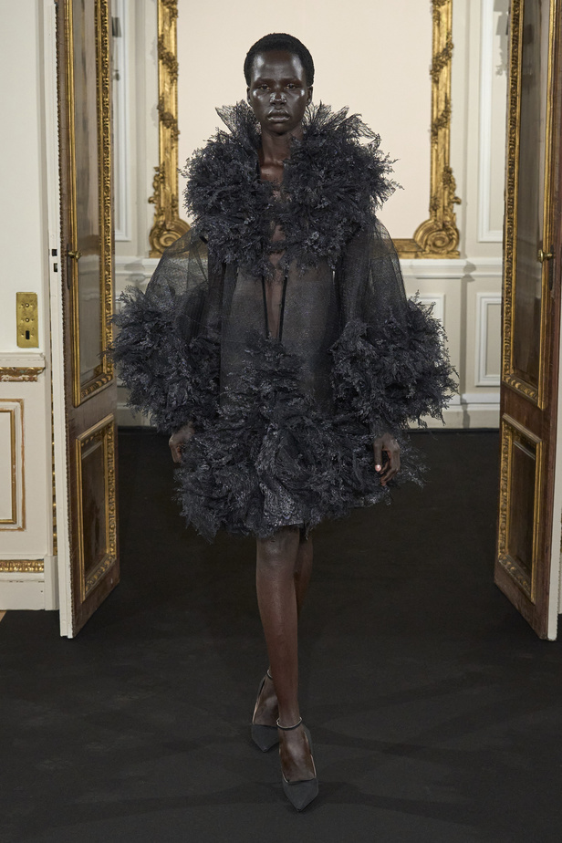 مجموعة Ashi Studio لربيع وصيف 2024 في باريس