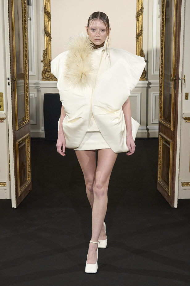 مجموعة Ashi Studio لربيع وصيف 2024 في باريس