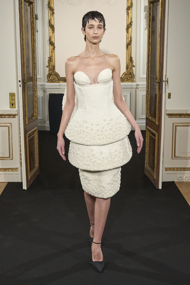 مجموعة Ashi Studio لربيع وصيف 2024 في باريس