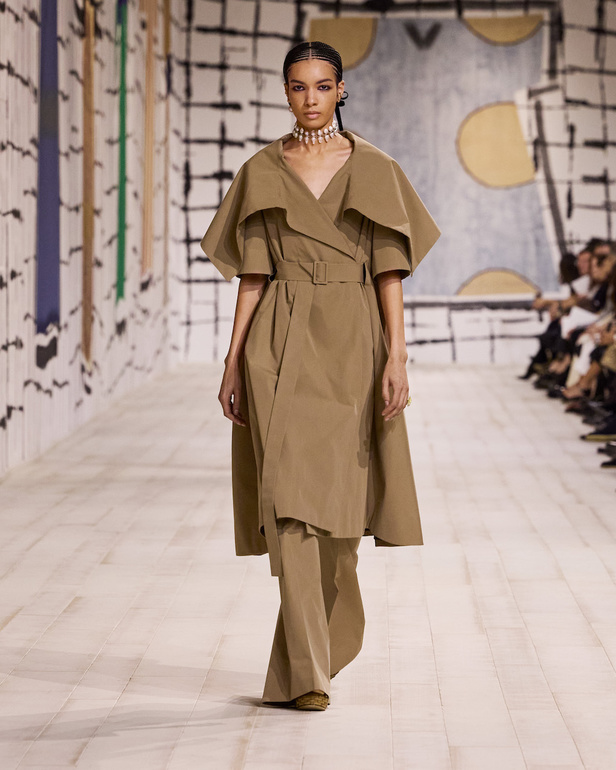 من مجموعة كريستيان ديور للهوت كوتور لربيع وصيف 2024