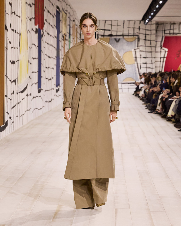 من مجموعة كريستيان ديور للهوت كوتور لربيع وصيف 2024