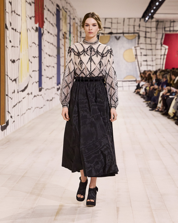 من مجموعة كريستيان ديور للهوت كوتور لربيع وصيف 2024