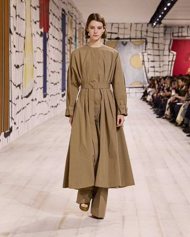 من مجموعة كريستيان ديور للهوت كوتور لربيع وصيف 2024