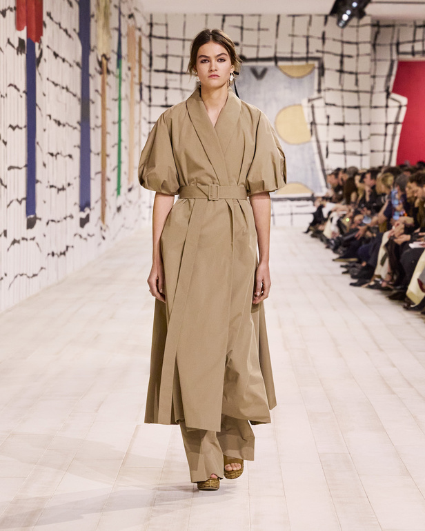 من مجموعة كريستيان ديور للهوت كوتور لربيع وصيف 2024