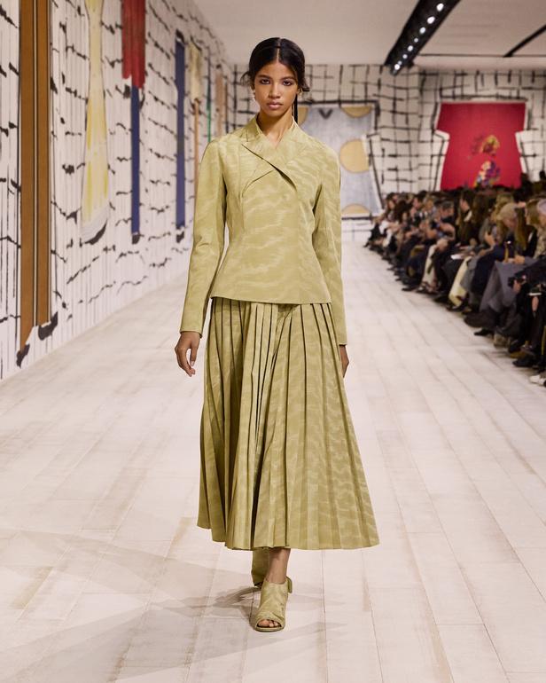 من مجموعة كريستيان ديور للهوت كوتور لربيع وصيف 2024