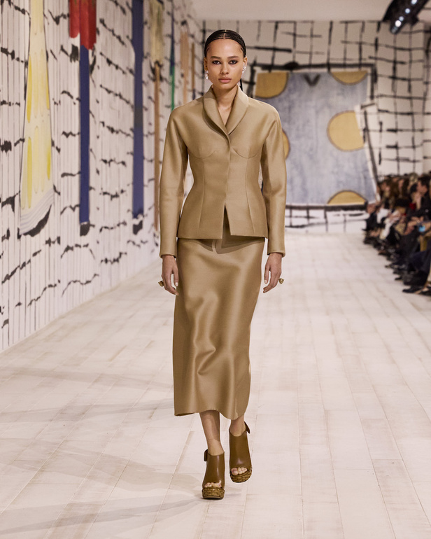 من مجموعة كريستيان ديور للهوت كوتور لربيع وصيف 2024