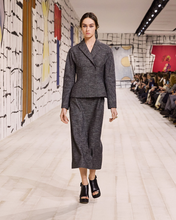 من مجموعة كريستيان ديور للهوت كوتور لربيع وصيف 2024