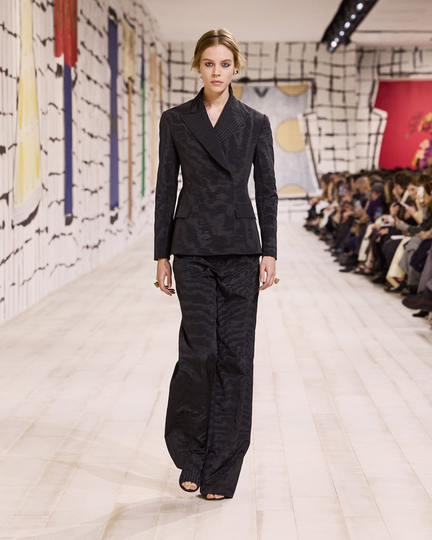 من مجموعة كريستيان ديور للهوت كوتور لربيع وصيف 2024