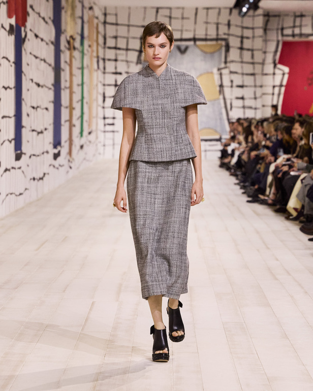 من مجموعة كريستيان ديور للهوت كوتور لربيع وصيف 2024