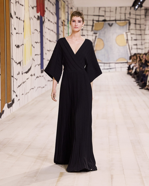 من مجموعة كريستيان ديور للهوت كوتور لربيع وصيف 2024