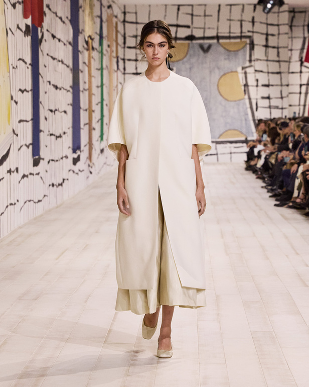 من مجموعة كريستيان ديور للهوت كوتور لربيع وصيف 2024