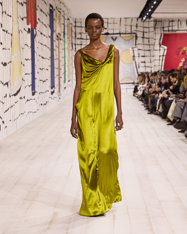 من مجموعة كريستيان ديور للهوت كوتور لربيع وصيف 2024