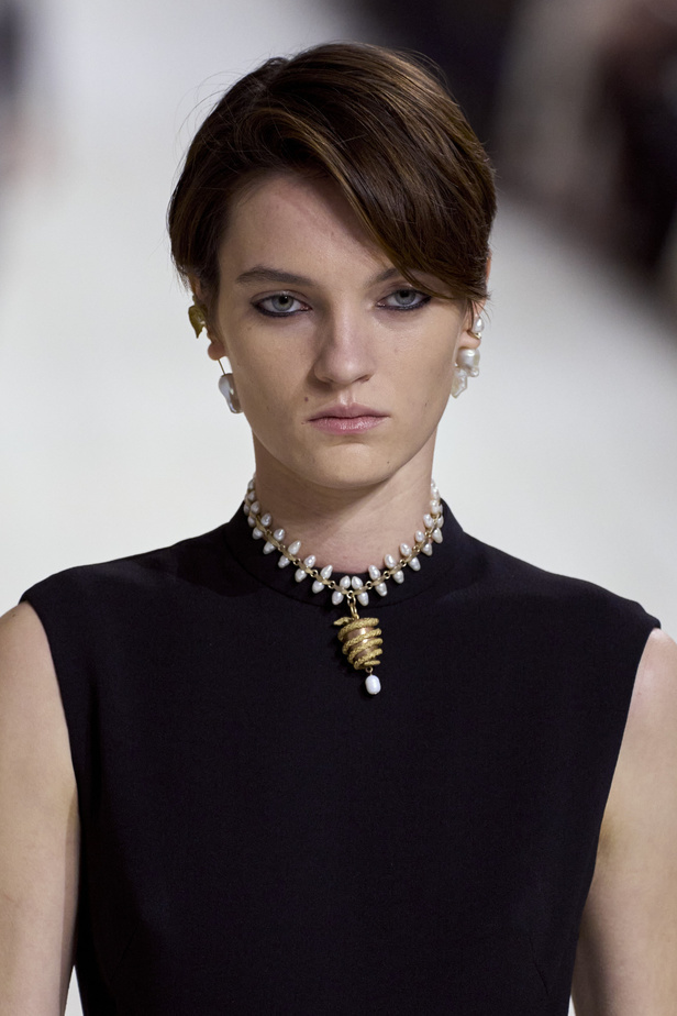 إطلالات جمالية من مجموعة كريستيان ديور للهوت كوتور لموسم ربيع وصيف 2024