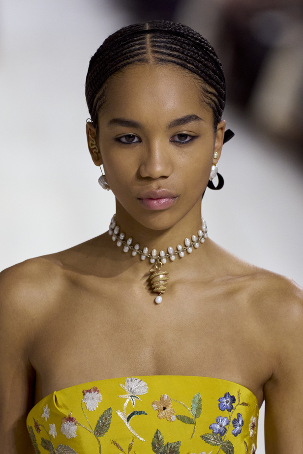 إطلالات جمالية من مجموعة كريستيان ديور للهوت كوتور لموسم ربيع وصيف 2024