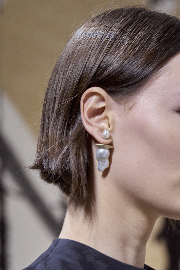 مجموعة مبتكرة لدار كريستيان ديور فيها مزيج ذكي من الفن والإبداع والتاريخ والتراث