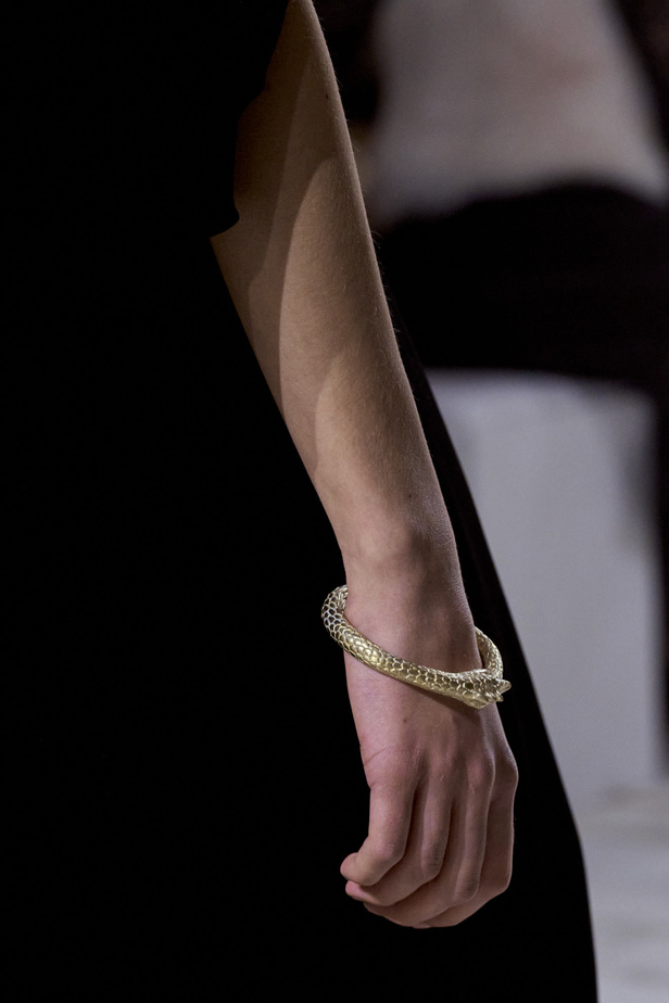 مجموعة مبتكرة لدار كريستيان ديور فيها مزيج ذكي من الفن والإبداع والتاريخ والتراث