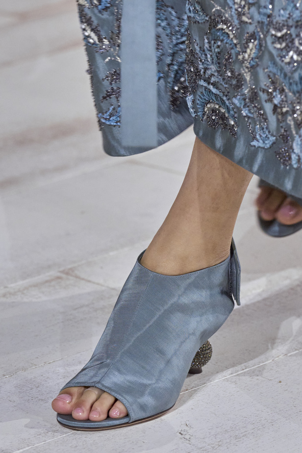 مجموعة مبتكرة لدار كريستيان ديور فيها مزيج ذكي من الفن والإبداع والتاريخ والتراث